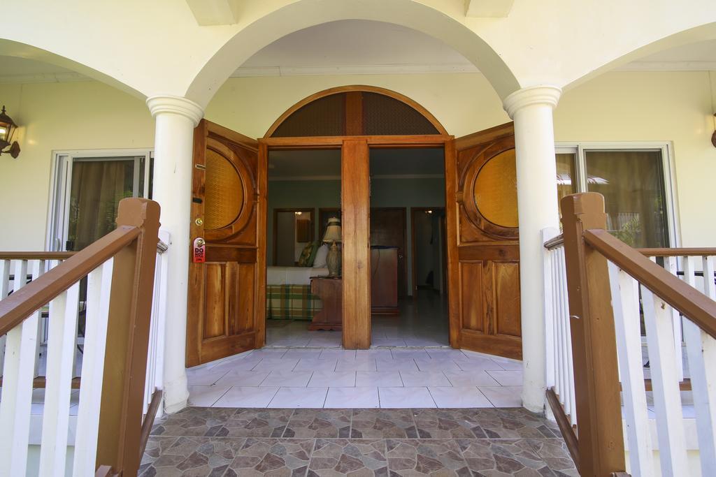 נגריל Rayon Hotel מראה חיצוני תמונה